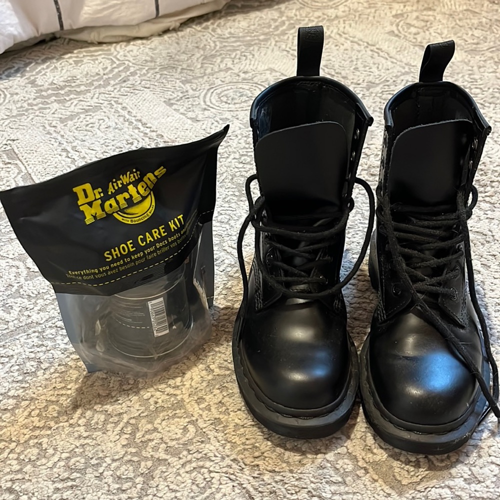 Vegan doc martin boots + doc martin care kit